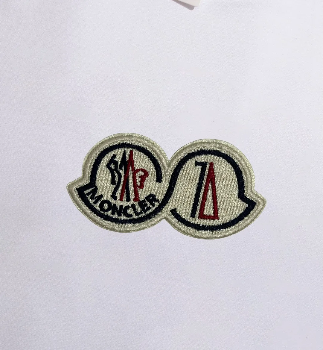 Quality《Moncler~ 》2024New Arrival T , Versatile Quality . ‼ 32 250G ‼ T 🤪 Sizes：S-M-L-XL-2XL ：Black White 、 Same Style